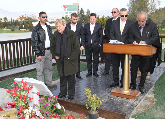 KKTC Kurucu Cumhurbaşkanı Merhum Rauf Denktaşın Mezarı Ziyareti